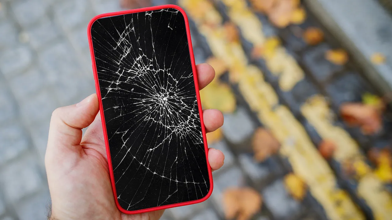 How Much Does It Cost to Fix a Cracked iPhone Screen and Is Same Day Repair Possible