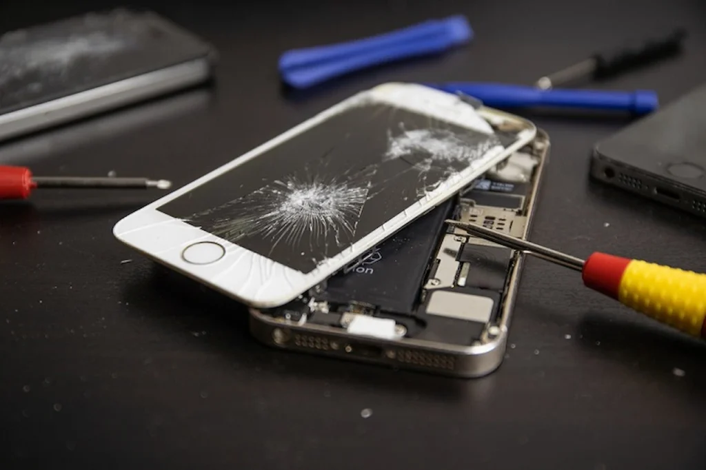 How to Choose the Right iPhone Repair Service