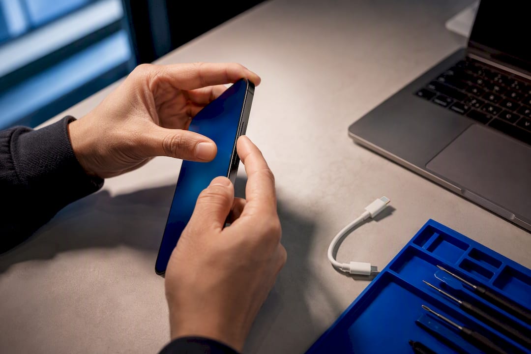 Technician entering phone recovery mode
