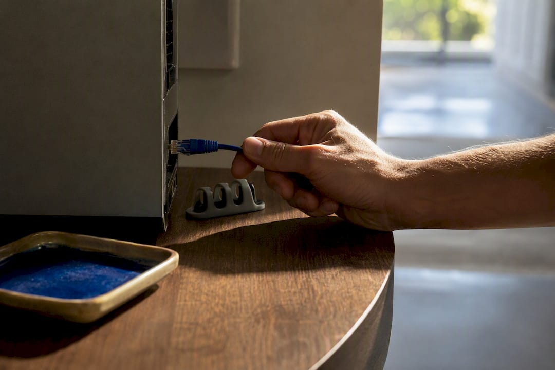 Hand disconnecting network cable